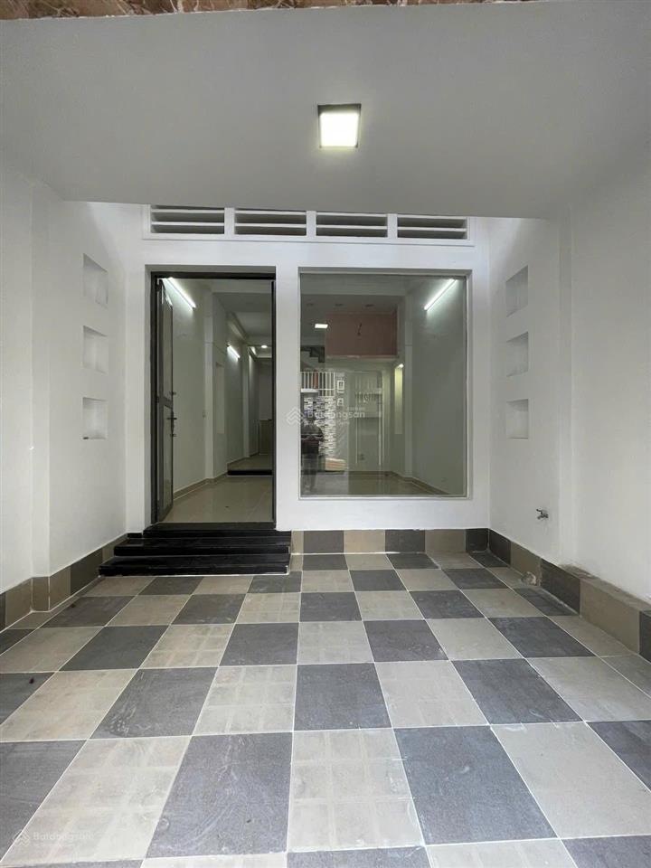 Bán nhà 3 tầng, đường thới an 20, q12  4x11m  4 phòng ngủ rộng. giá 5.050 ty hẻm xe hơi, an ninh