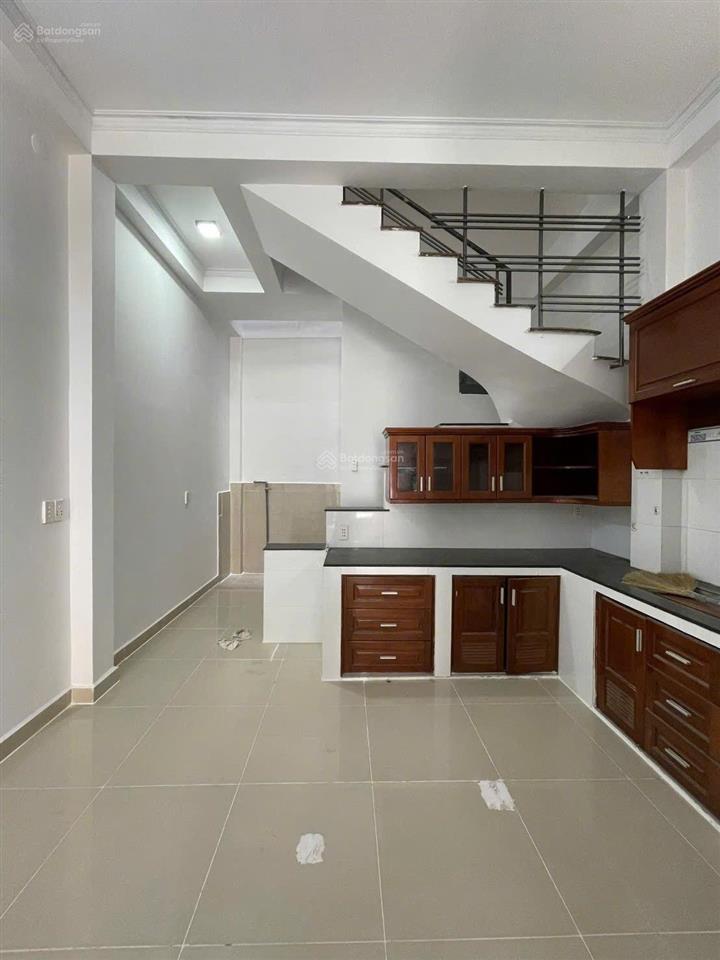 Bán nhà 3 tầng, đường thới an 20, q12  4x11m  4 phòng ngủ rộng. giá 5.050 ty hẻm xe hơi, an ninh