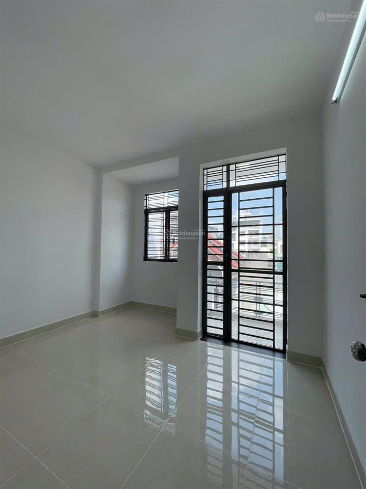 Bán nhà 3 tầng, đường thới an 20, q12  4x11m  4 phòng ngủ rộng. giá 5.050 ty hẻm xe hơi, an ninh
