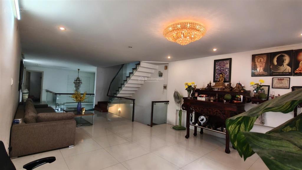Bán nhà căn góc hẻm xe hơi 6m đường cách mạng tháng 8 , q3  dt 5,3 x 19m  chỉ có 236tr/m2