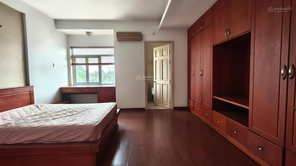 Bán nhà căn góc hẻm xe hơi 6m đường cách mạng tháng 8 , q3  dt 5,3 x 19m  chỉ có 236tr/m2