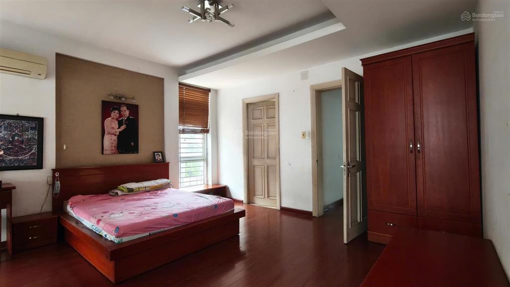 Bán nhà căn góc hẻm xe hơi 6m đường cách mạng tháng 8 , q3  dt 5,3 x 19m  chỉ có 236tr/m2