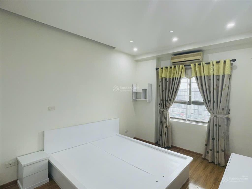 Nhà đầy đủ nội thất không ở đến cần bán gấp tại toà ct1 xa la gần khu chợ, giá yêu thương