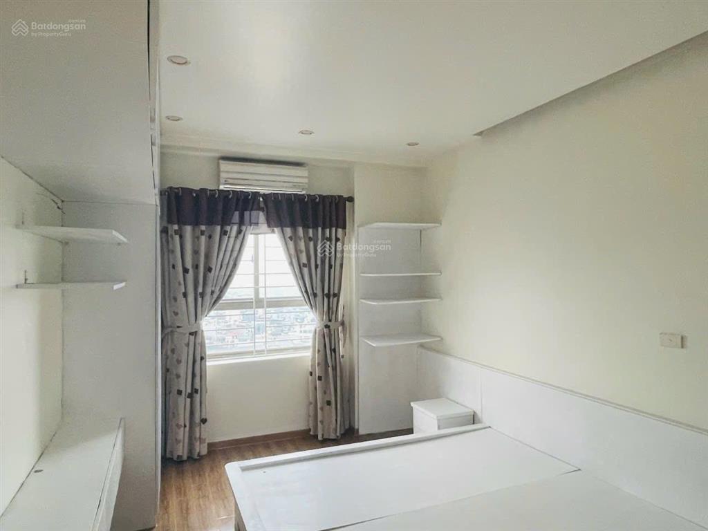 Nhà đầy đủ nội thất không ở đến cần bán gấp tại toà ct1 xa la gần khu chợ, giá yêu thương