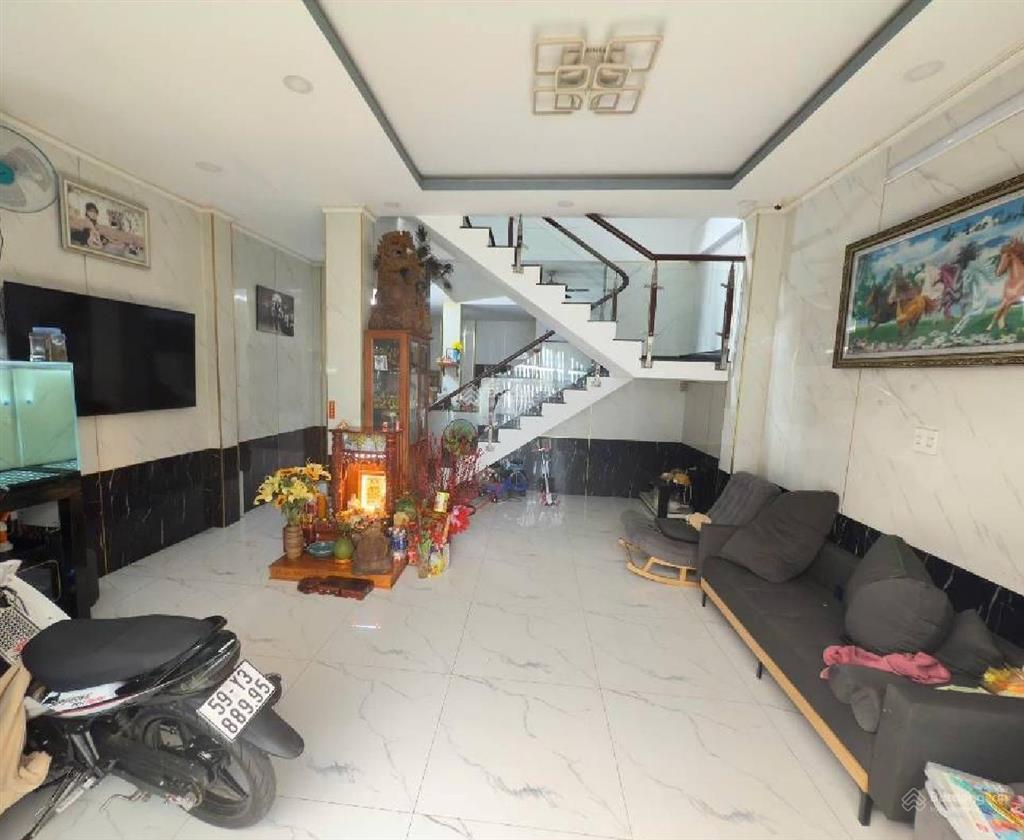 Mặt tiền kinh doanh bà điểm hóc môngần bến xe an sương 5,7x15m 4 tầnggiá 7,5 ty tl