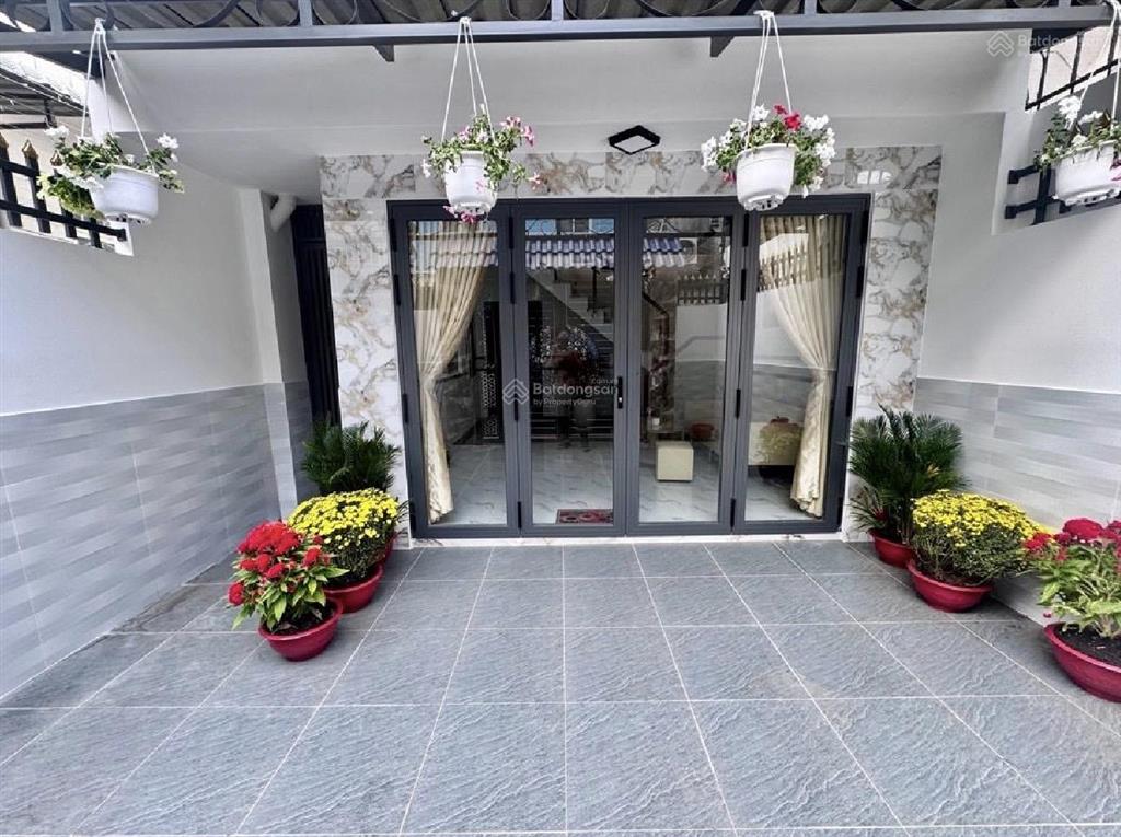 Bán nhà tô ký quận 12, 2 tầng 100m2 gần cầu vượt quang trung, giá 5,6 tỷ