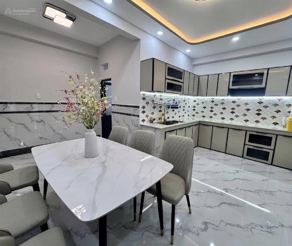 Bán nhà tô ký quận 12, 2 tầng 100m2 gần cầu vượt quang trung, giá 5,6 tỷ