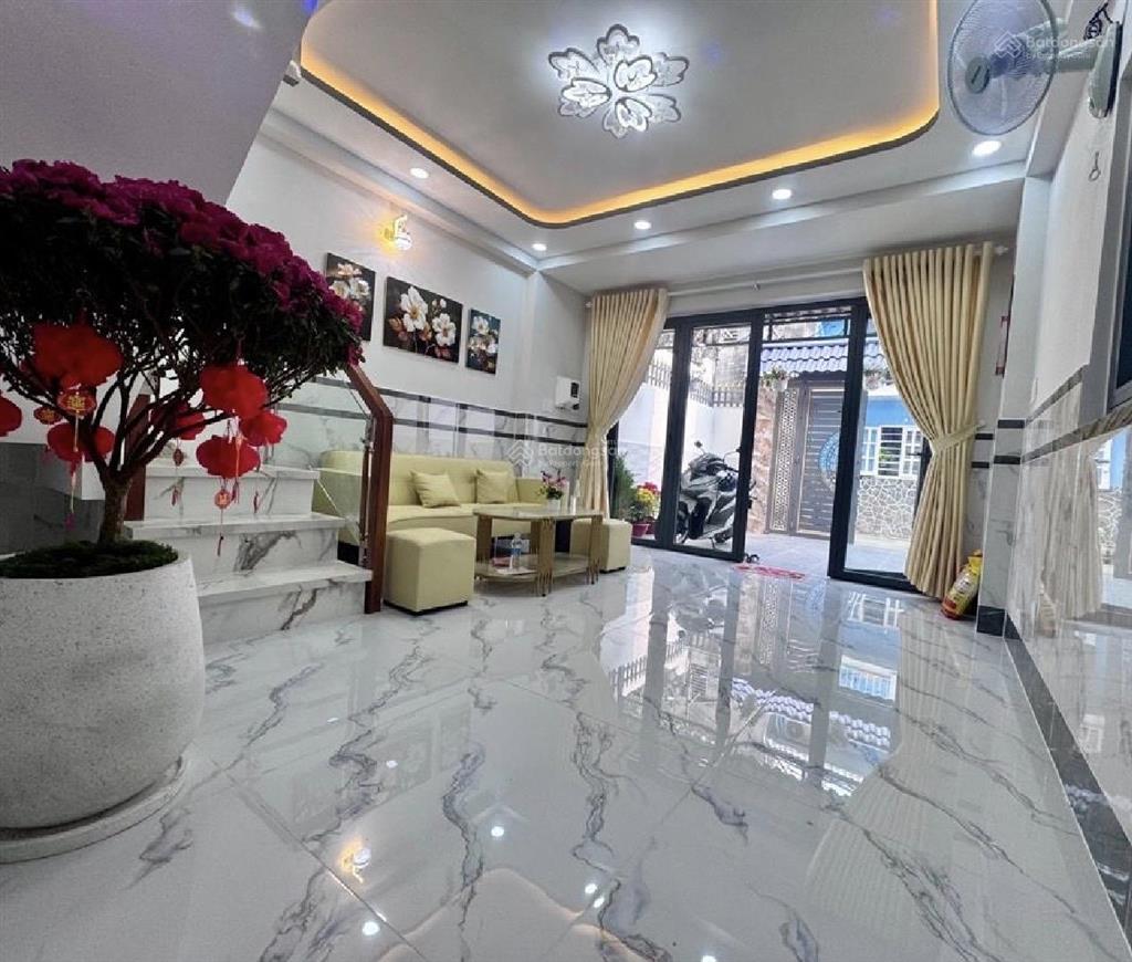 Bán nhà tô ký quận 12, 2 tầng 100m2 gần cầu vượt quang trung, giá 5,6 tỷ