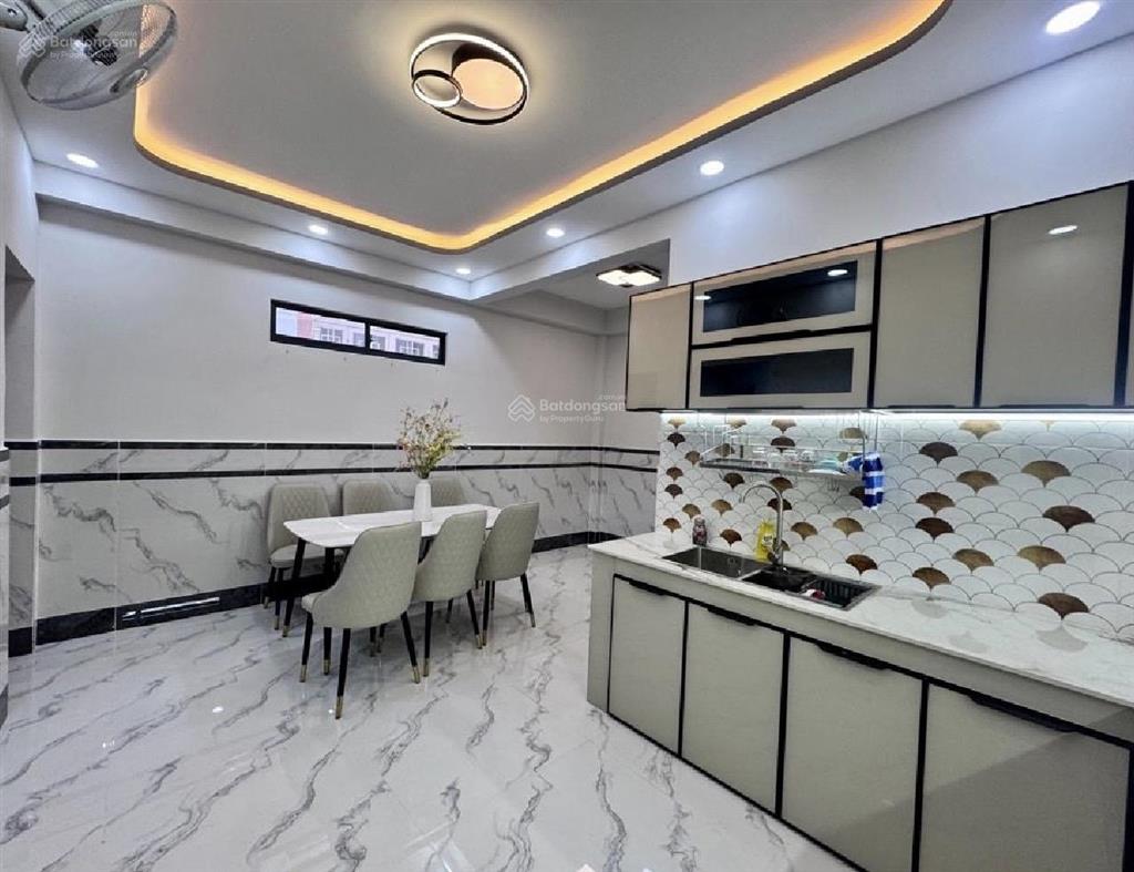 Bán nhà tô ký quận 12, 2 tầng 100m2 gần cầu vượt quang trung, giá 5,6 tỷ