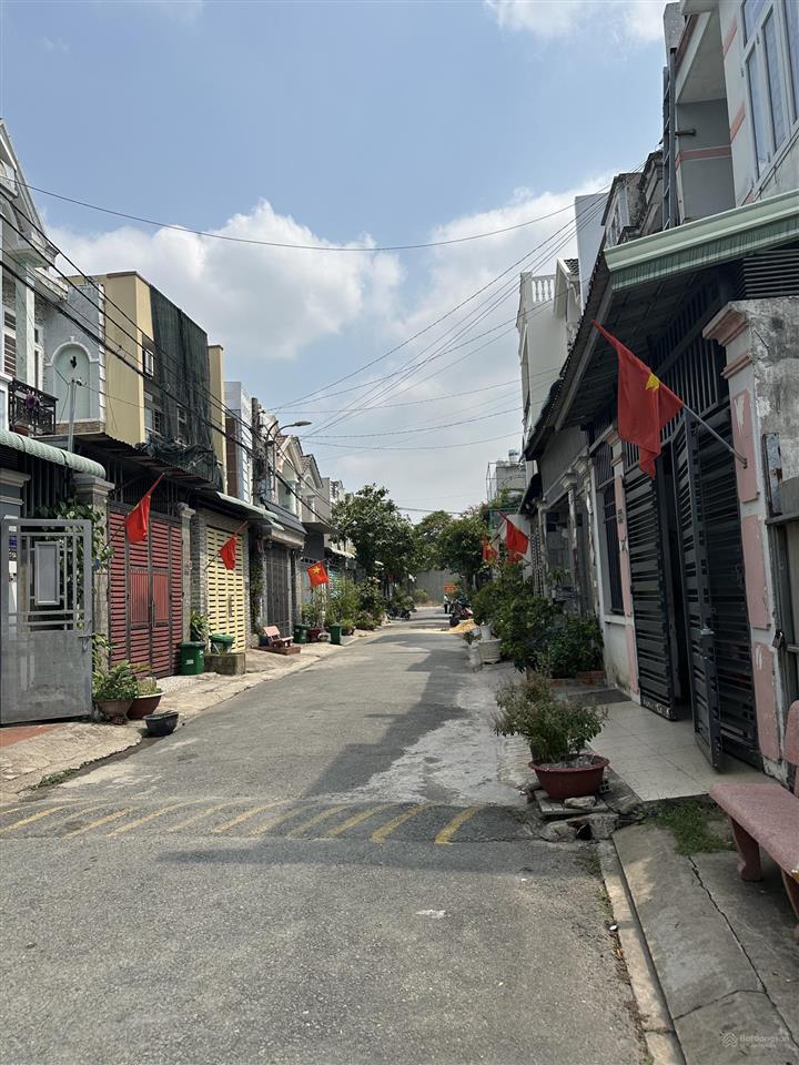 Nhà khu phân lô trần văn mười hóc môn ngang 10m hiếm 174m2, chỉ 6,7 tỷ tl