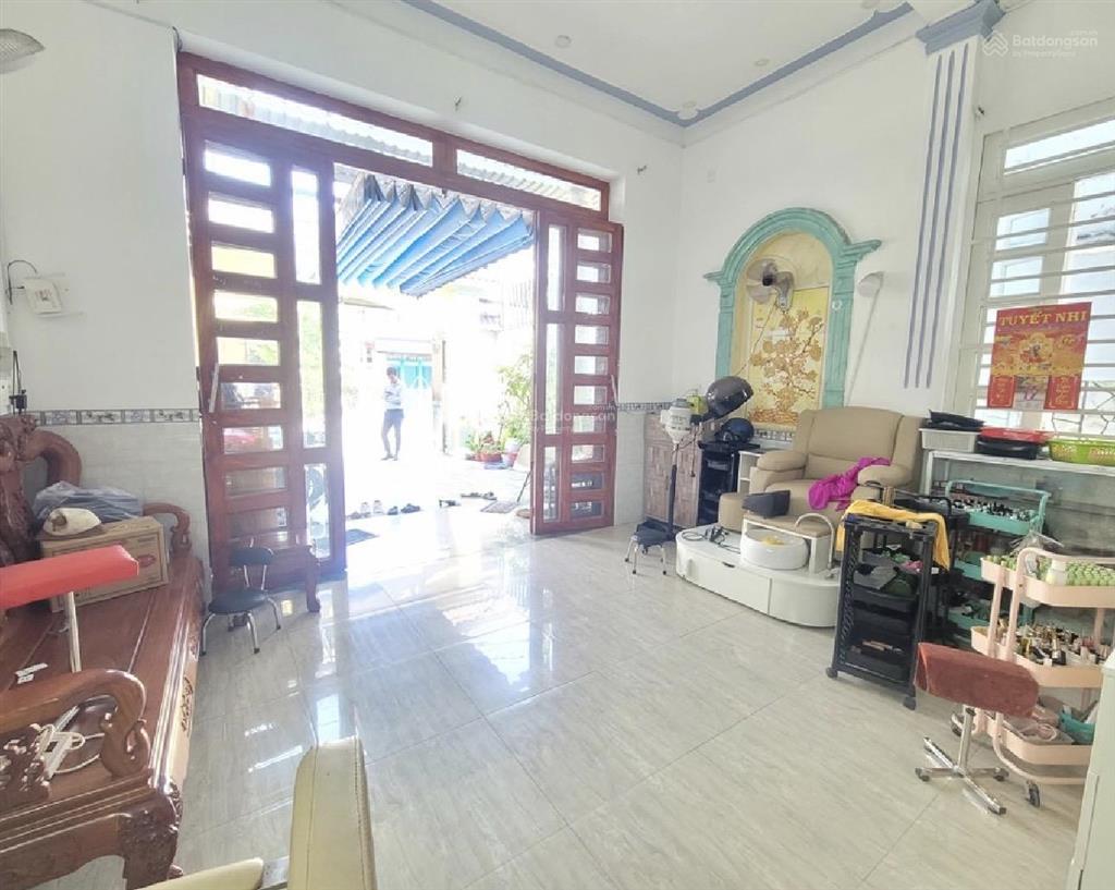 Bán nhà mặt tiền thới tam thôn, hóc môn 3 tầng giáp q12.dt 5,8x19m