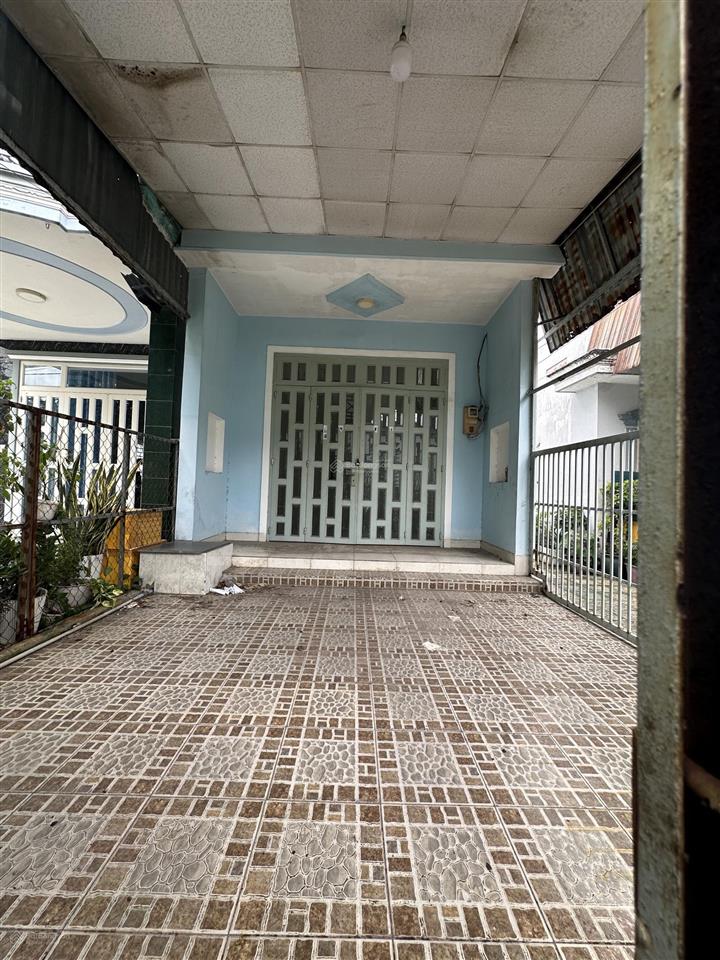 Bán nhà mặt tiền đường nhựa thị trấn hóc môn 171m2 có dãy trọ, giá chỉ 5,8 tỷ