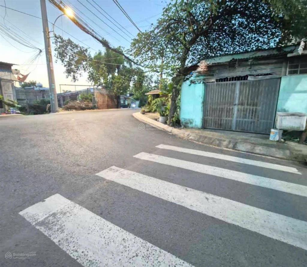Nhà mặt tiền tân thới nhì hóc môn, 204m2 đất nở hậu  kinh doanh xây căn hộ dịch vụ 5,5 tỷ