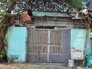 Nhà mặt tiền tân thới nhì hóc môn, 204m2 đất nở hậu  kinh doanh xây căn hộ dịch vụ 5,5 tỷ