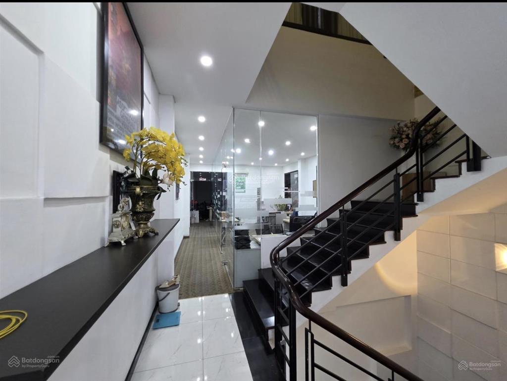 Do cần chuyển địa điểm văn phòng, tôi giảm 500tr cần bán nhánh nhà 3 tầng mt đường 33m điện b phủ