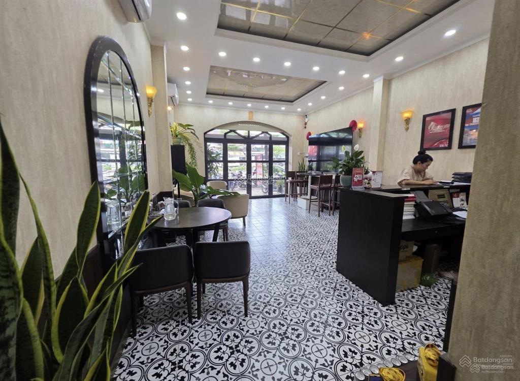 Do cần chuyển địa điểm văn phòng, tôi giảm 500tr cần bán nhánh nhà 3 tầng mt đường 33m điện b phủ