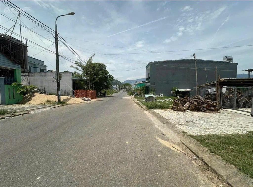 Cần bán lô sạch đẹp đường 7m5 hoàng phê, hoà khánh mới, giá rẻ hơn ttrường 300tr cần tiền bán nhanh