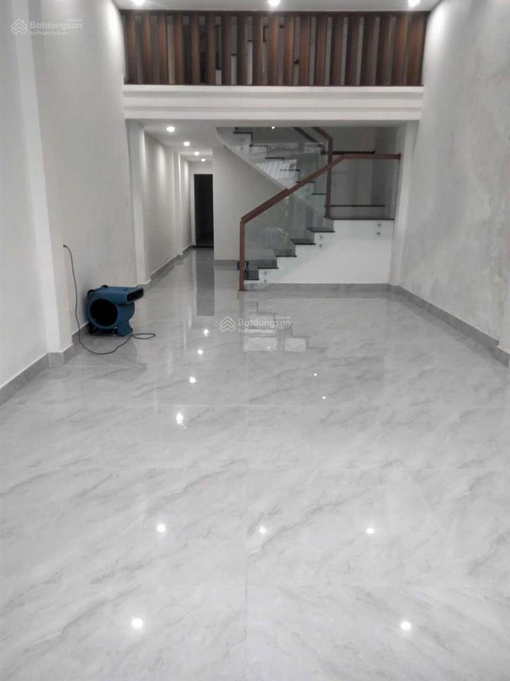 Nhà mt giáp văn cương, nhà đang mới, chỉ xách vali vào ở, đường 5m5, cách biển 100m