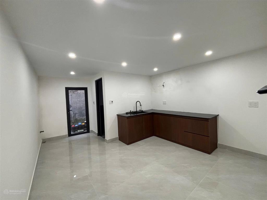 Nhà mt giáp văn cương, nhà đang mới, chỉ xách vali vào ở, đường 5m5, cách biển 100m