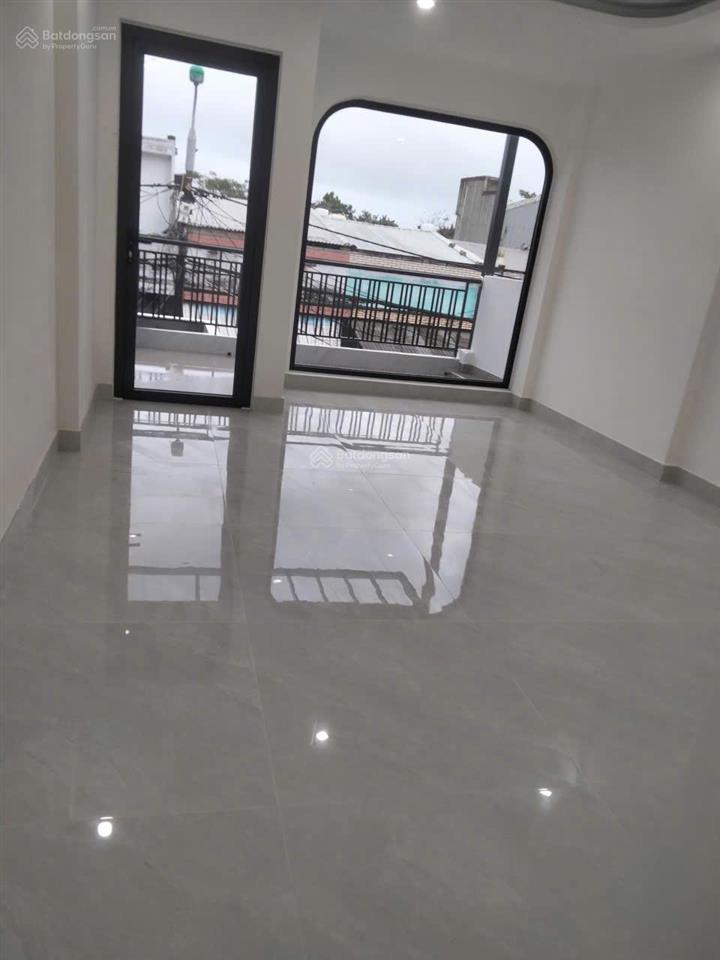 Nhà mt giáp văn cương, nhà đang mới, chỉ xách vali vào ở, đường 5m5, cách biển 100m