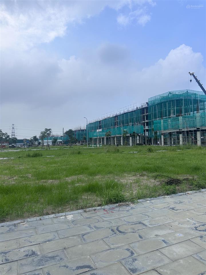 Bán shophouse 90m2, 11 tỷ vnd view phố đi bộ, gần vin yên thường. 2 mặt tiền thoáng