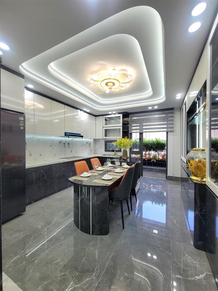 Hơn 6 tỷ  4m x 15,5m  5 tầng thang máy  gara ô tô  xe tải đậu cửa