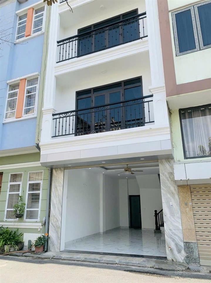 Bán nhà trâu quỳ  đường ô tô tránh  view sân chơi thoáng đẹp