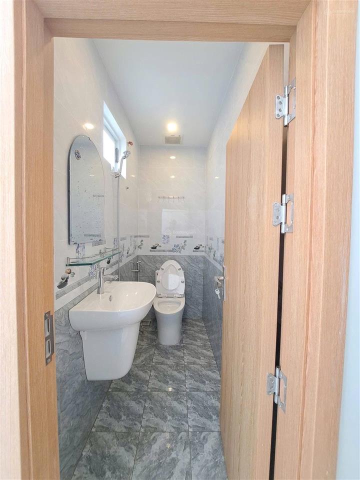 Nhà võ văn ngân, đường 10 p . thủ đức
đường oto 4 chổ vào dc. hẻm thông. sát vincom thủ đức