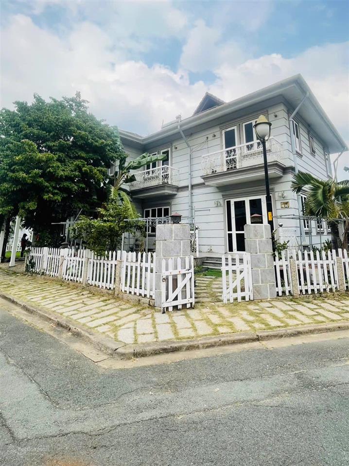 Cho thuê biệt thự sân vườn 300m2 garden home hiệp bình phước sát vạn phúc city