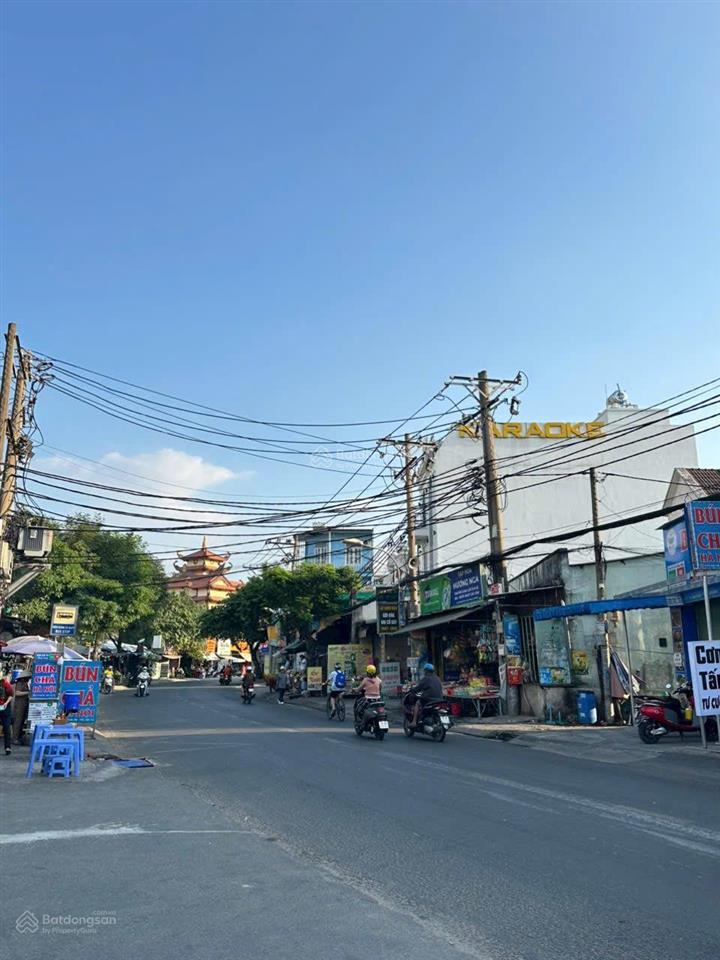 Nhà trệt lầu,4 phòng trọ,mặt tiền đường 11 linh xuân,full thổ cư,sẵn dòng tiền 20tr/th