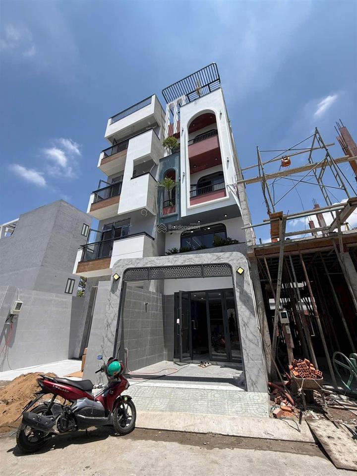 Nhà đẹp phường linh tây full nội thất,có gara oto,hẻm 8m,cách phạm văn đồng chỉ 40m,gần chợ thủ đức