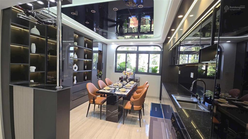 Nhà đẹp phường linh tây full nội thất,có gara oto,hẻm 8m,cách phạm văn đồng chỉ 40m,gần chợ thủ đức