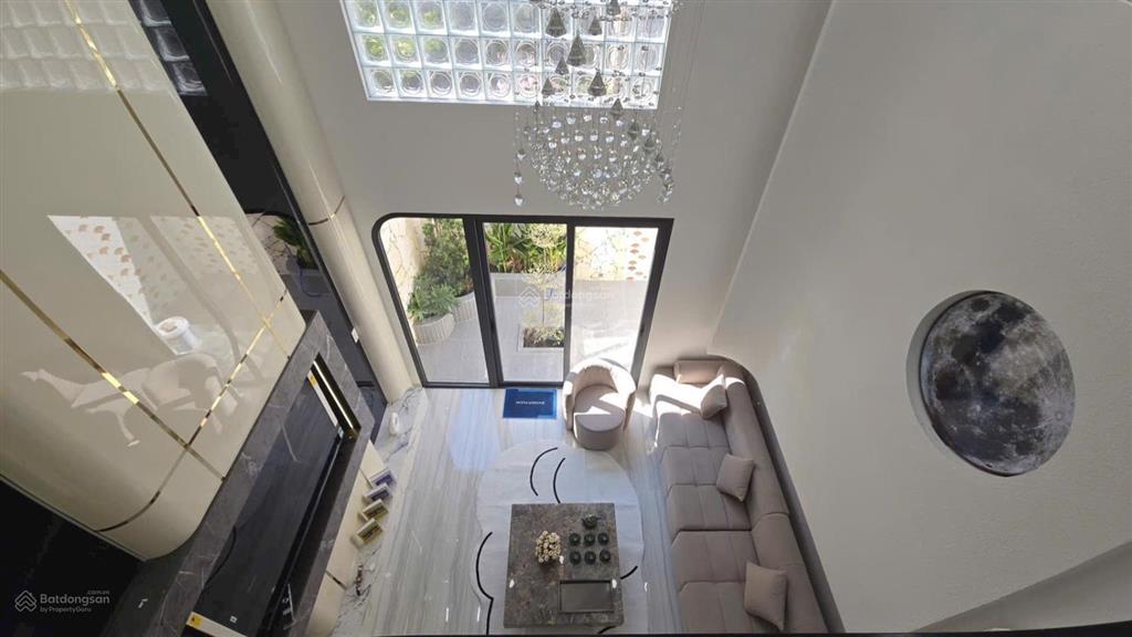 Nhà đẹp phường linh tây full nội thất,có gara oto,hẻm 8m,cách phạm văn đồng chỉ 40m,gần chợ thủ đức