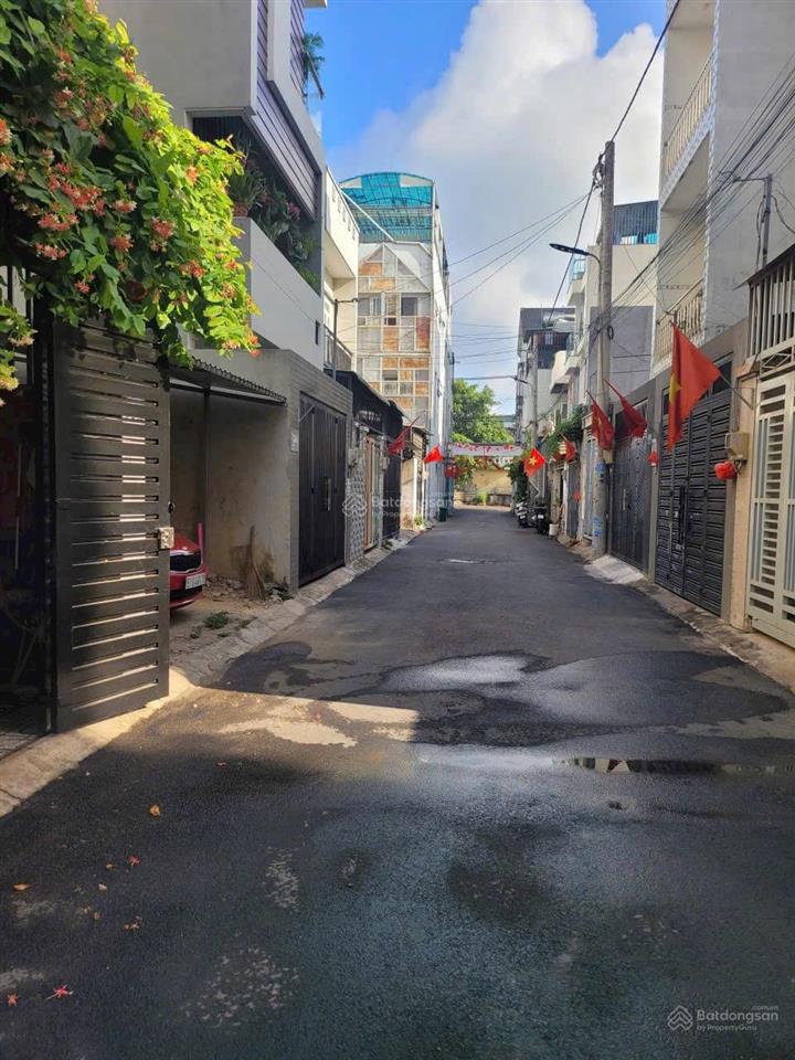 Bán nhà 3 lầu gần đh sư phạm kỹ thuật, ngã tư thủ đức,oto ngủ nhà,khu đồng bộ,hoàn công đủ 4p 4wc