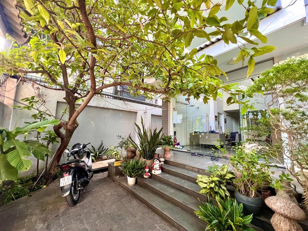 Cho thuê biệt thự sân vườn hiệp bình chánh gần gigamall,vạn phúc 8pn sẵn nội thất