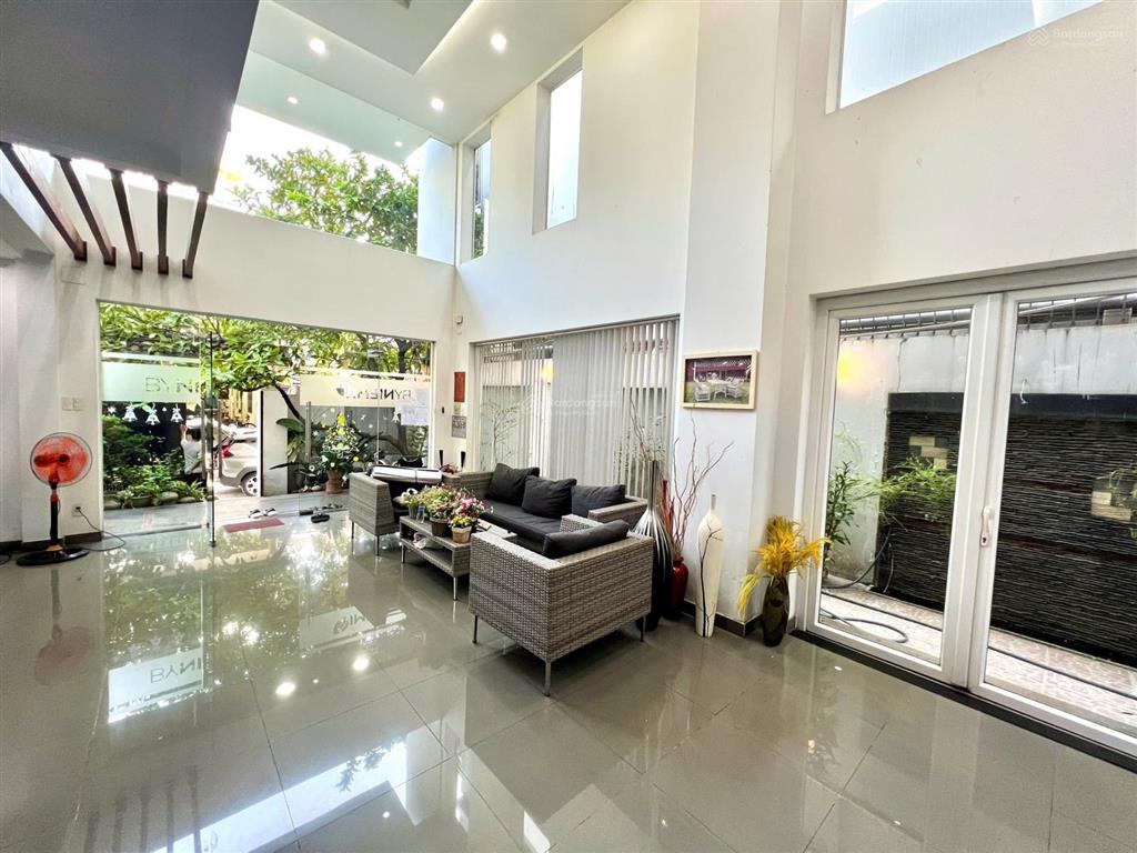 Cho thuê biệt thự sân vườn hiệp bình chánh gần gigamall,vạn phúc 8pn sẵn nội thất