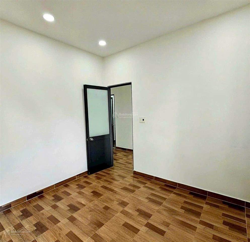 Bán nhà khu bên sônghiệp bình chánh gần gigamall, ngang 8,2m cực hiếm, cách phạm văn đồng chỉ 200m