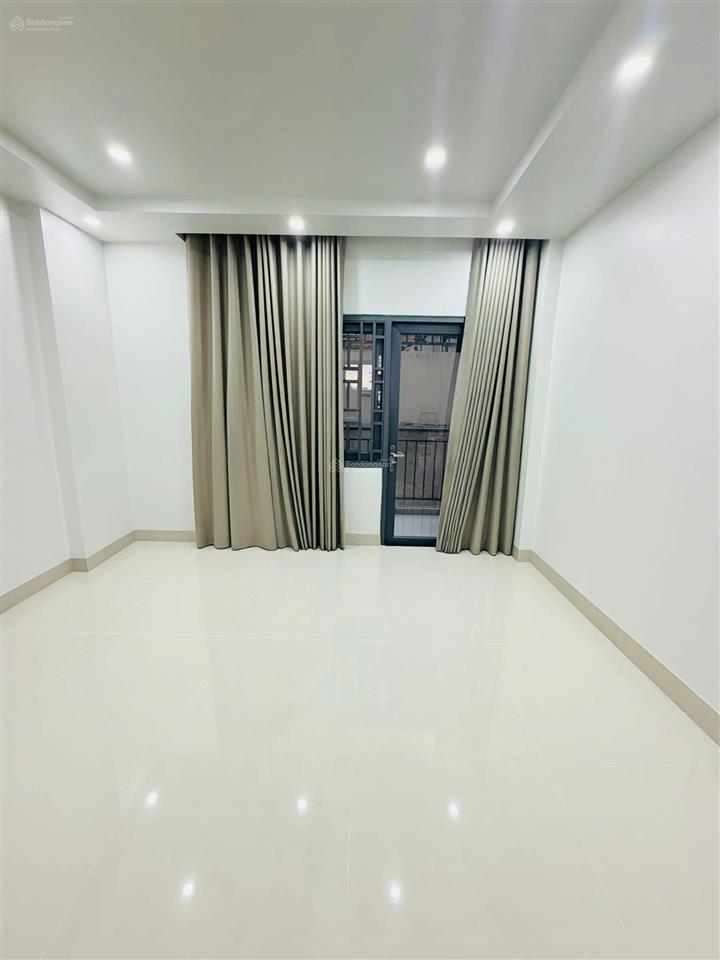 Nhà nguyên căn mới đẹp kế vạn phúc city, mặt tiền đường 10m thông thoáng,cách ql13 chỉ 100m,sân oto