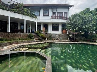 Cho thuê villa sân vườn 1000m², gần vạn phúc city, 6 pn, full nội thất, hồ bơi, hầm rượu