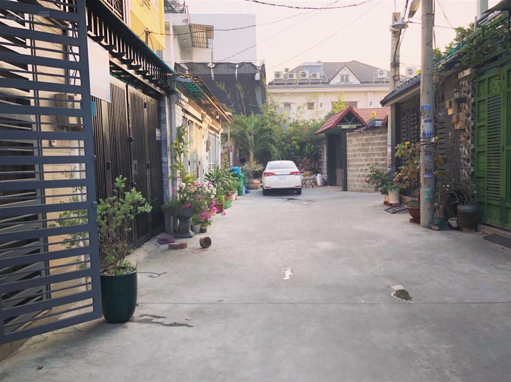 Nhà nguyên căn hẻm xe hơi gần đại học luật, vạn phúc city, sẵn nội thất cơ bản, 4pn
