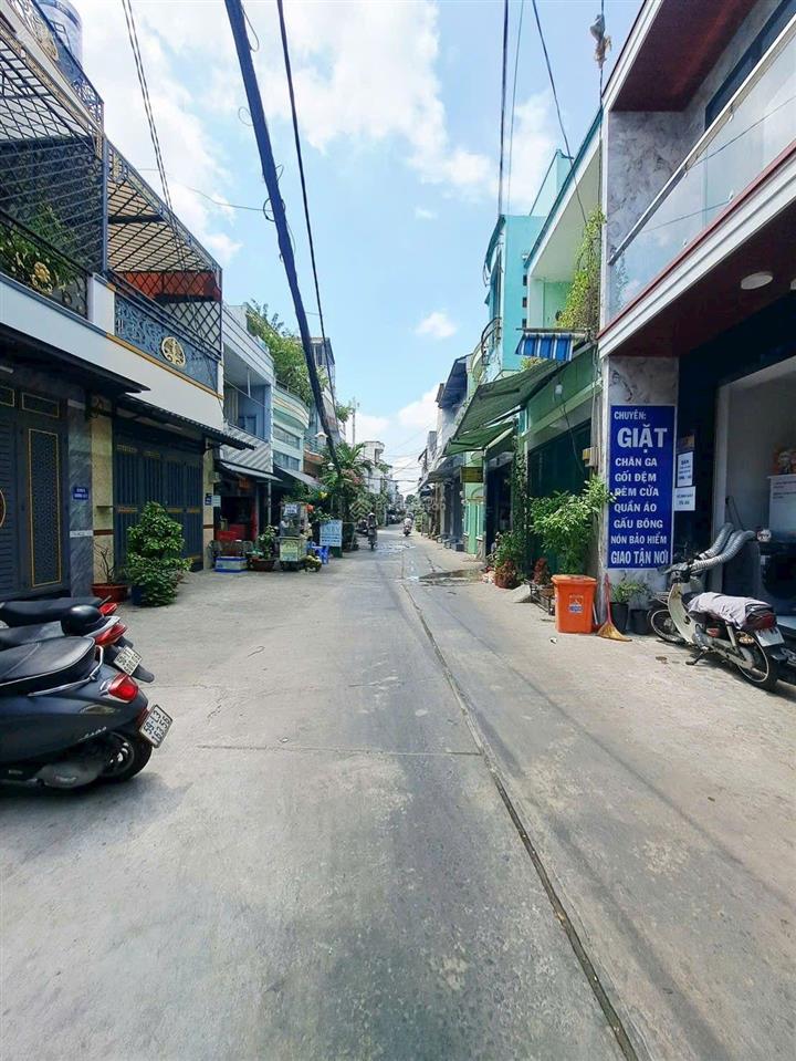 Chính chủ xây mới 100% cách 900m ra ngã tư bốn xã 5 tầng 4x14m chỉ 7.59 tỷ