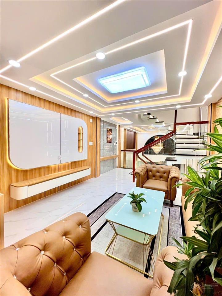 Chính chủ xây mới 100% cách 900m ra ngã tư bốn xã 5 tầng 4x14m chỉ 7.59 tỷ