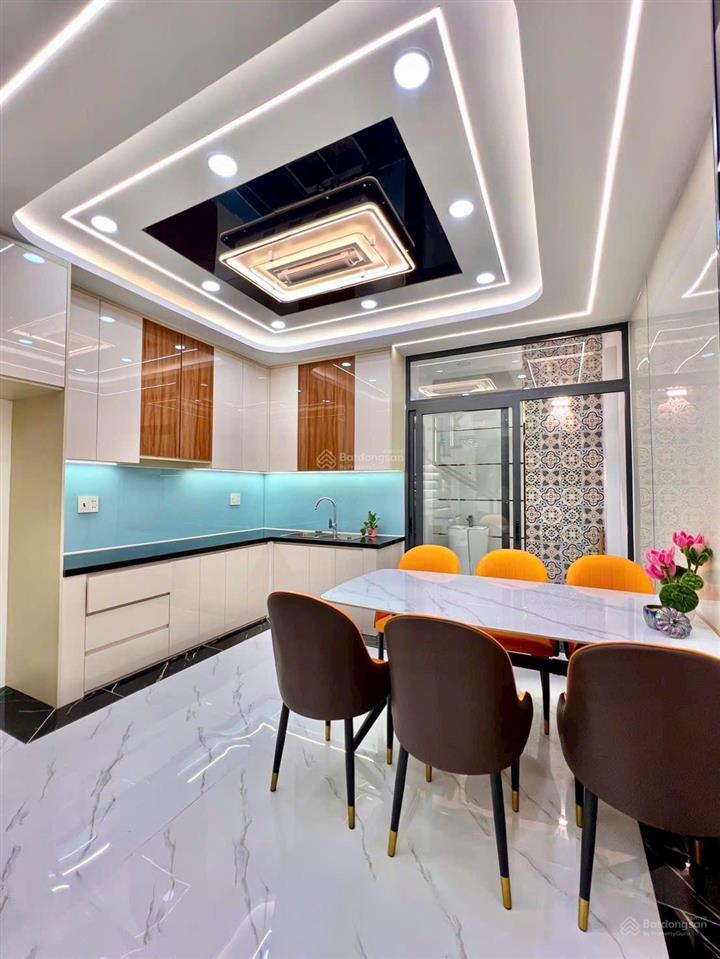 Chính chủ xây mới 100% cách 900m ra ngã tư bốn xã 5 tầng 4x14m chỉ 7.59 tỷ