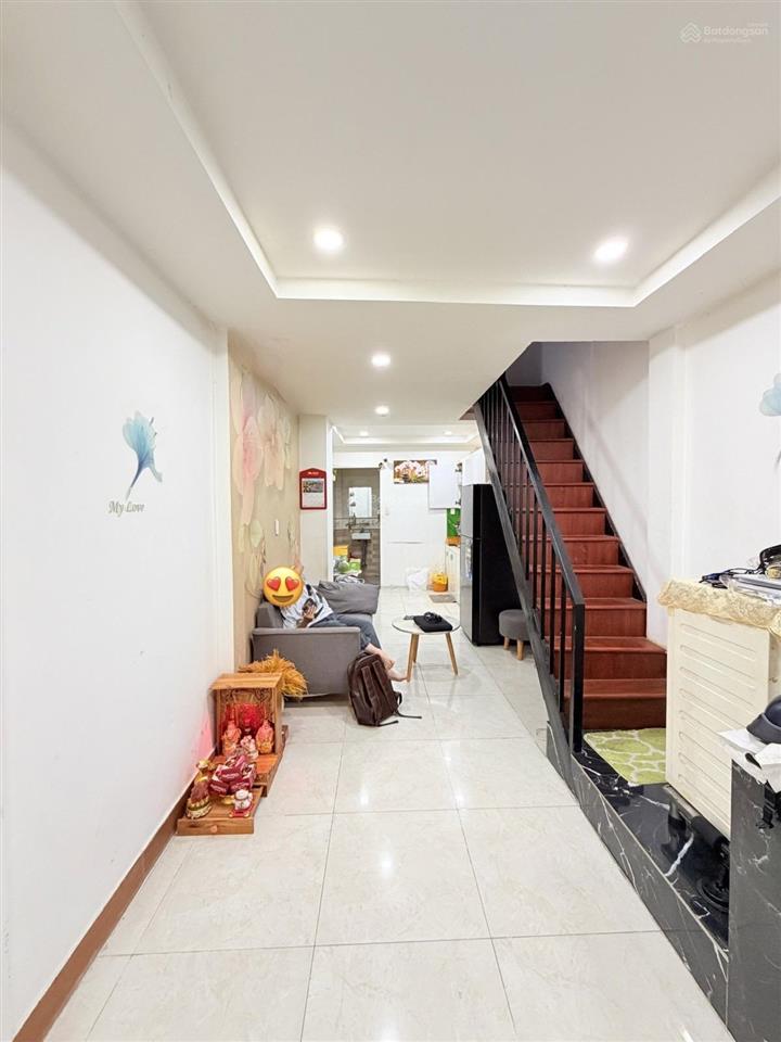 Bán nhà tô hiến thành, q10, sát mặt tiền 30m đúc 3 tầng 3 phòng ngủ, giá chào 5,65 tỷ thương lượng