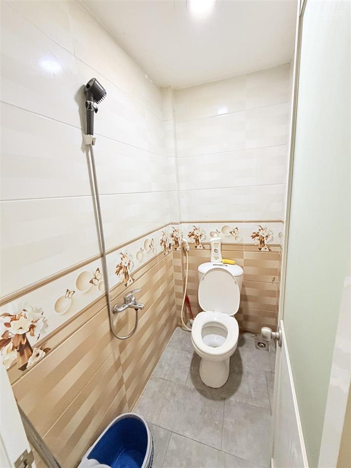 Bán nhà tô hiến thành, q10, sát mặt tiền 30m đúc 3 tầng 3 phòng ngủ, giá chào 5,65 tỷ thương lượng