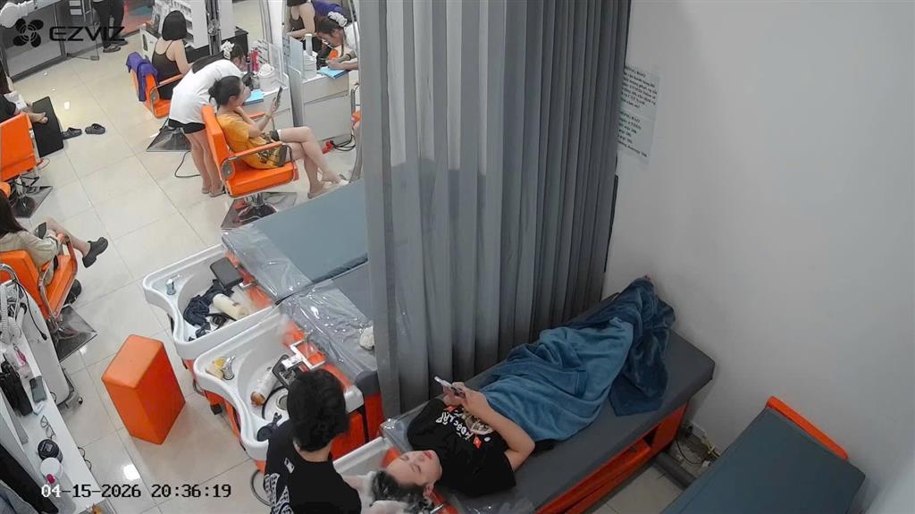 MÌNH CHÍNH CHỦ CẦN SHARE MẶT BẰNG SALON TÓC HOẶC NHƯỢNG LẠI CẢ QUÁN – CHÂN ĐẾ VINHOMES
