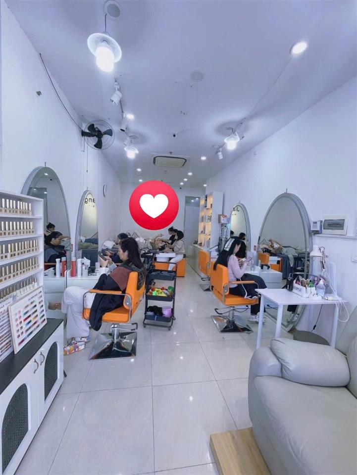 MÌNH CHÍNH CHỦ CẦN SHARE MẶT BẰNG SALON TÓC HOẶC NHƯỢNG LẠI CẢ QUÁN – CHÂN ĐẾ VINHOMES