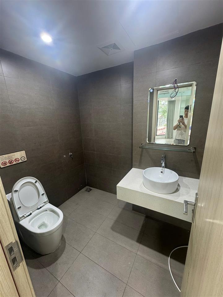 CHÍNH CHỦ CHO THUÊ TÒA NHÀ TẦNG 1 ĐẾN TẦNG 4 CÓ VỊ TRÍ ĐẸP TẠI TRẦN DUY HƯNG, PHƯỜNG YÊN