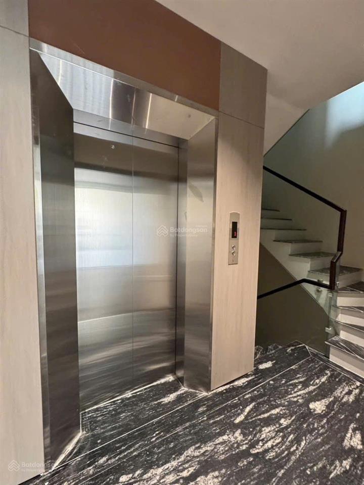 Bán nhà tđc cổ linh x6,7 tầng thang máy,60m mt 6.4m lô góc 2 mặt tiền thoáng sáng