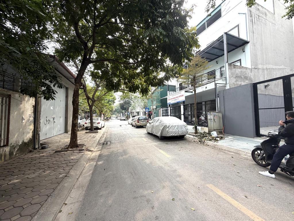 Hàng hiếm giang biên giá đầu tư , dt 140m2 mt 7m, vỉa 3 oto tránh kinh doanh.